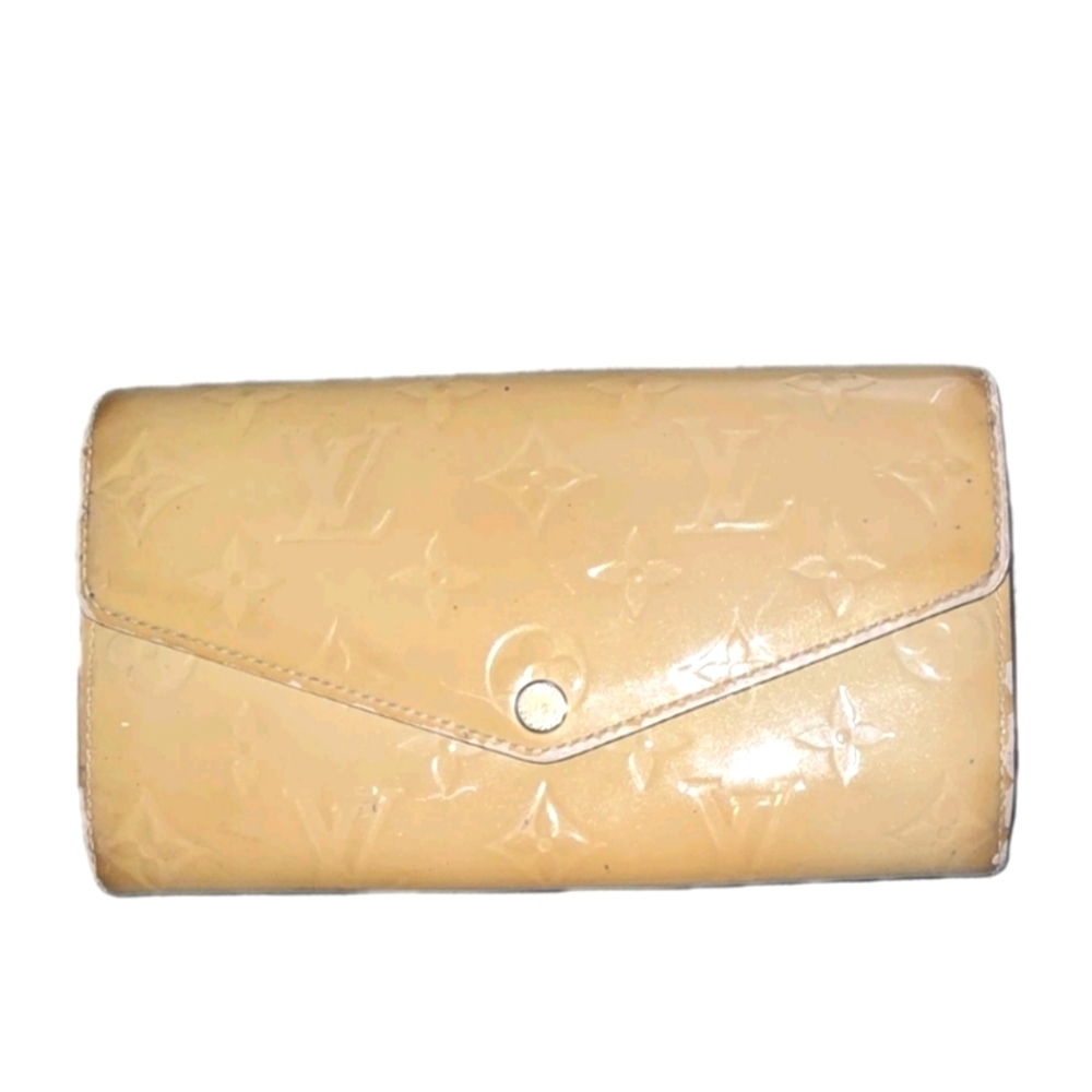 Authentic Louis Vuitton Light Yellow Vernis Monogram Long Snap Sarah Wallet